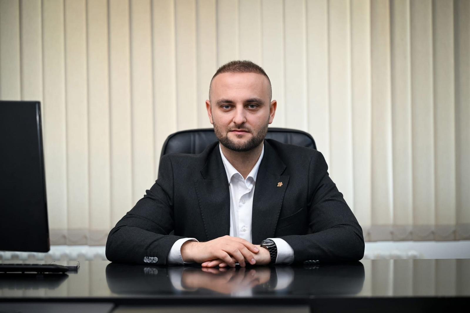 Muamer Seferi merr detyrën u d  Drejtor i NP  Parqe dhe Gjelbërime    Shkup