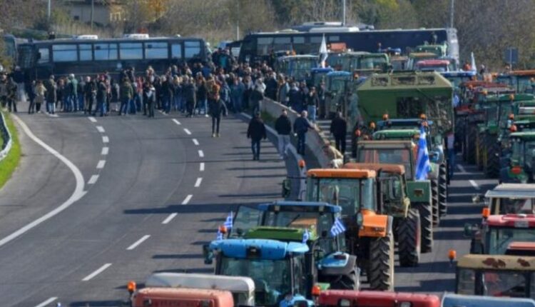 Fermerët grekë do të bllokojnë plotësisht rrugët kryesore rrugore në të gjithë Greqinë të enjten dhe të premten
