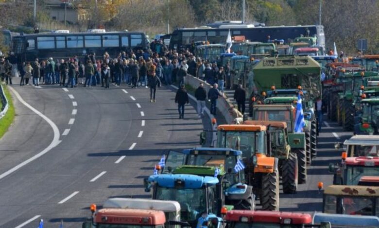 Fermerët grekë do të bllokojnë plotësisht rrugët kryesore rrugore në të gjithë Greqinë të enjten dhe të premten