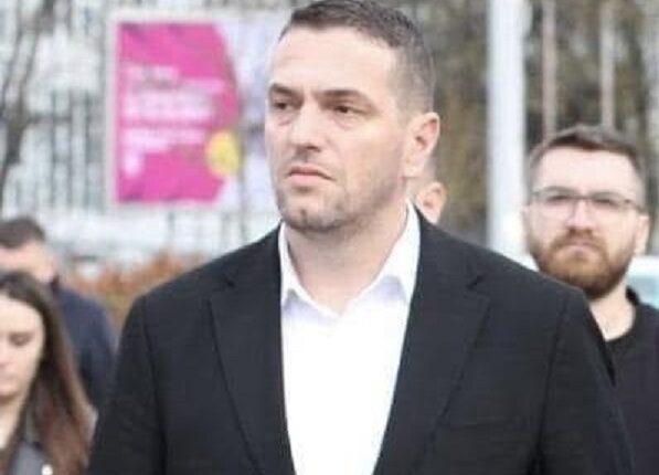 Gadaf Uzairi i drejtohet opinionit me një mesazh!