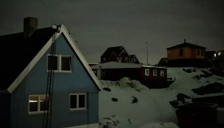 Grenlanda goditet nga ndërprerjet e energjisë elektrike dhe erërat e forta pas zbutjes së tensioneve në SHBA