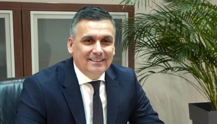 Hoxha: Po ndryshojmë sistematikisht qasjen ndaj industrisë, rregulla më të rrepta dhe prag më të ulët të emetimeve, veçanërisht në zonat urbane