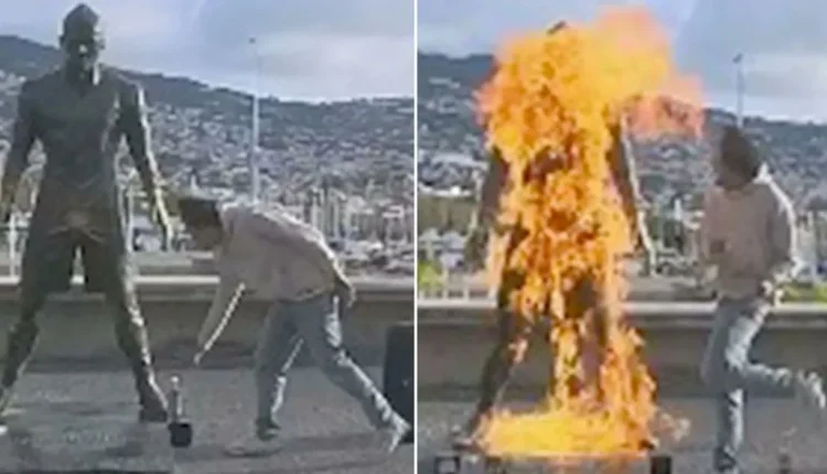 Vandalizohet statuja e Cristiano Ronaldos në qytetin e tij të lindjes, një djalosh ia vë flakën dhe pastaj kërcen