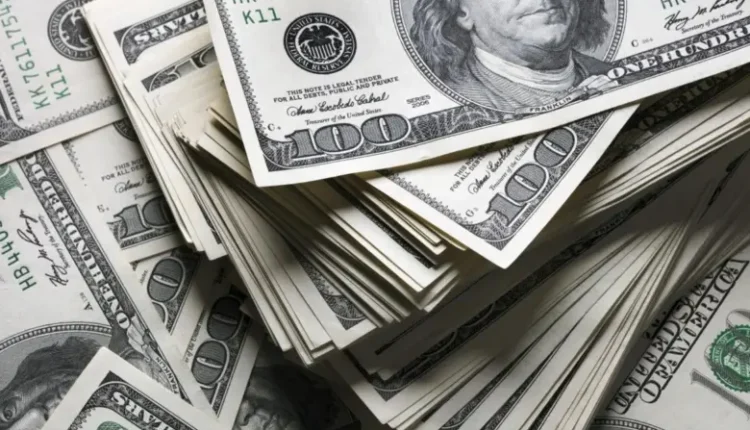 U ndal për një pije, doli me 75 mijë dollarë – gruaja fiton lotarinë