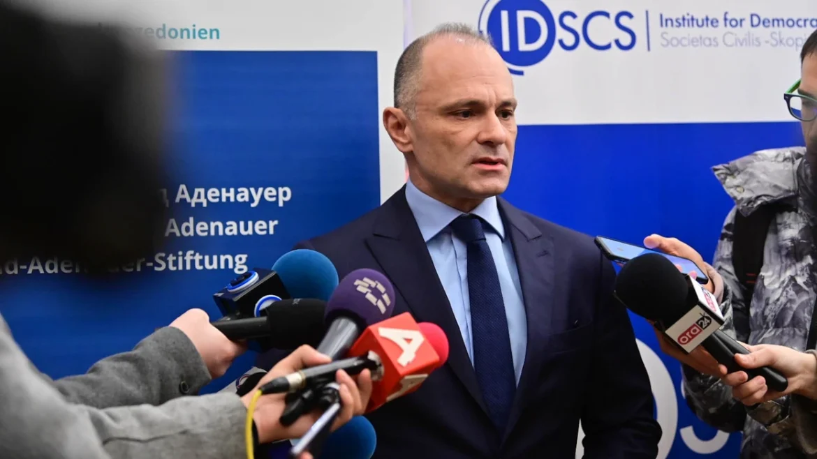 Filipçe  Mickoski është i izoluar në arenën ndërkombëtare  pozicioni i vendit është shqetësuese