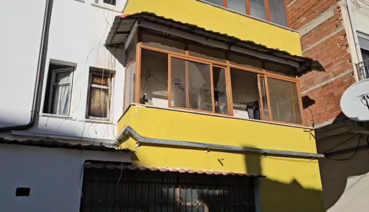 Merr flakë banesa në Korçë, ndërron jetë e moshuara