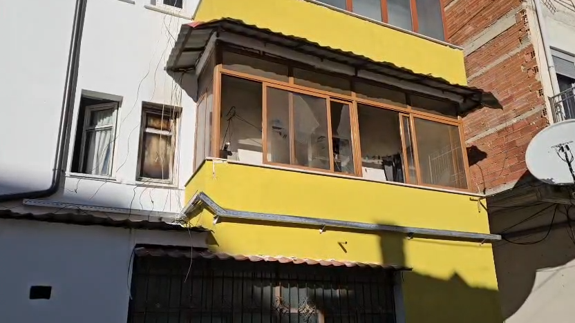 Merr flakë banesa në Korçë  ndërron jetë e moshuara