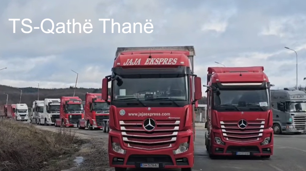 Dita e 2 të e protestës në Qafë Thanë  protesta ka ngrirë kufirin nga kamionistët  VIDEO 