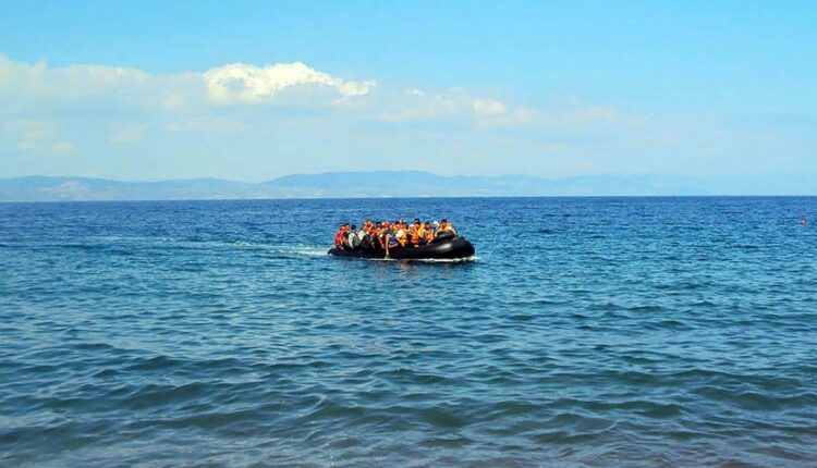 50 emigrantë të zhdukur pas fundosjes së një varke në Mesdhe, një pasagjer shpëtohet nga një anije tregtare