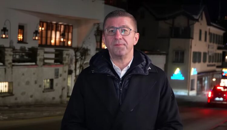 Mickoski së bashku me një delegacion qeveritar në Forumin Ekonomik në Davos (VIDEO)