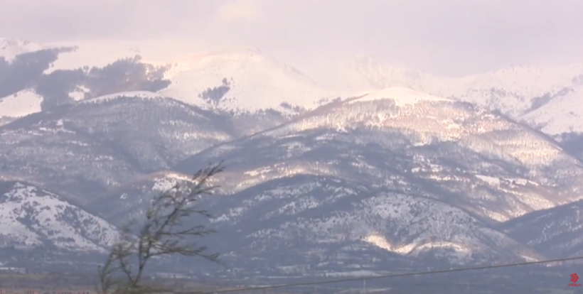I ftohti polar përfshin vendin  temperaturat zbresin deri në  15 gradë