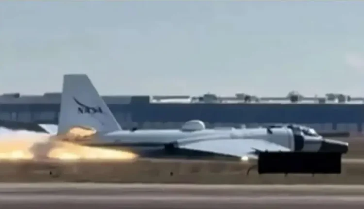 Avioni i NASA-s përjeton ulje emergjente: Si u zvarrit në pistë pa rrota (VIDEO)