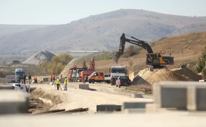 Ndërtimi i 14 galerive ndërtimore do ta stabilizojë tokën në autostradën Kërçovë-Ohër