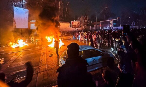 Irani paralajmëron se do të hakmerret nëse SHBA të sulmojnë në shenjë mbështetjeje për protestuesit