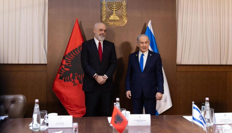 Rama në Izrael, takohet me kryeministrin Benjamin Netanjahu