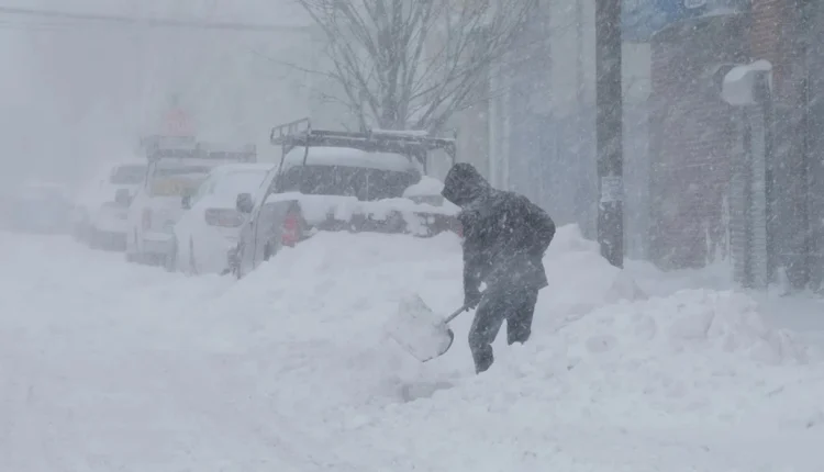Stuhi dimërore e rrezikshme përfshin SHBA-në, shtatë të vdekur dhe mijëra pa energji elektrike