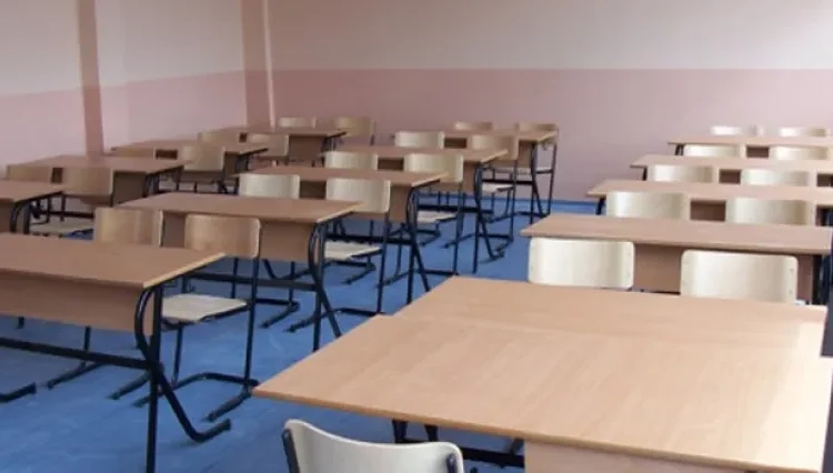 Ulje e madhe e numrit të nxënësve në gjysmvjetorin e dytë shkollor në Tetovë, 5 klasa më pak si pasojë e migrimit