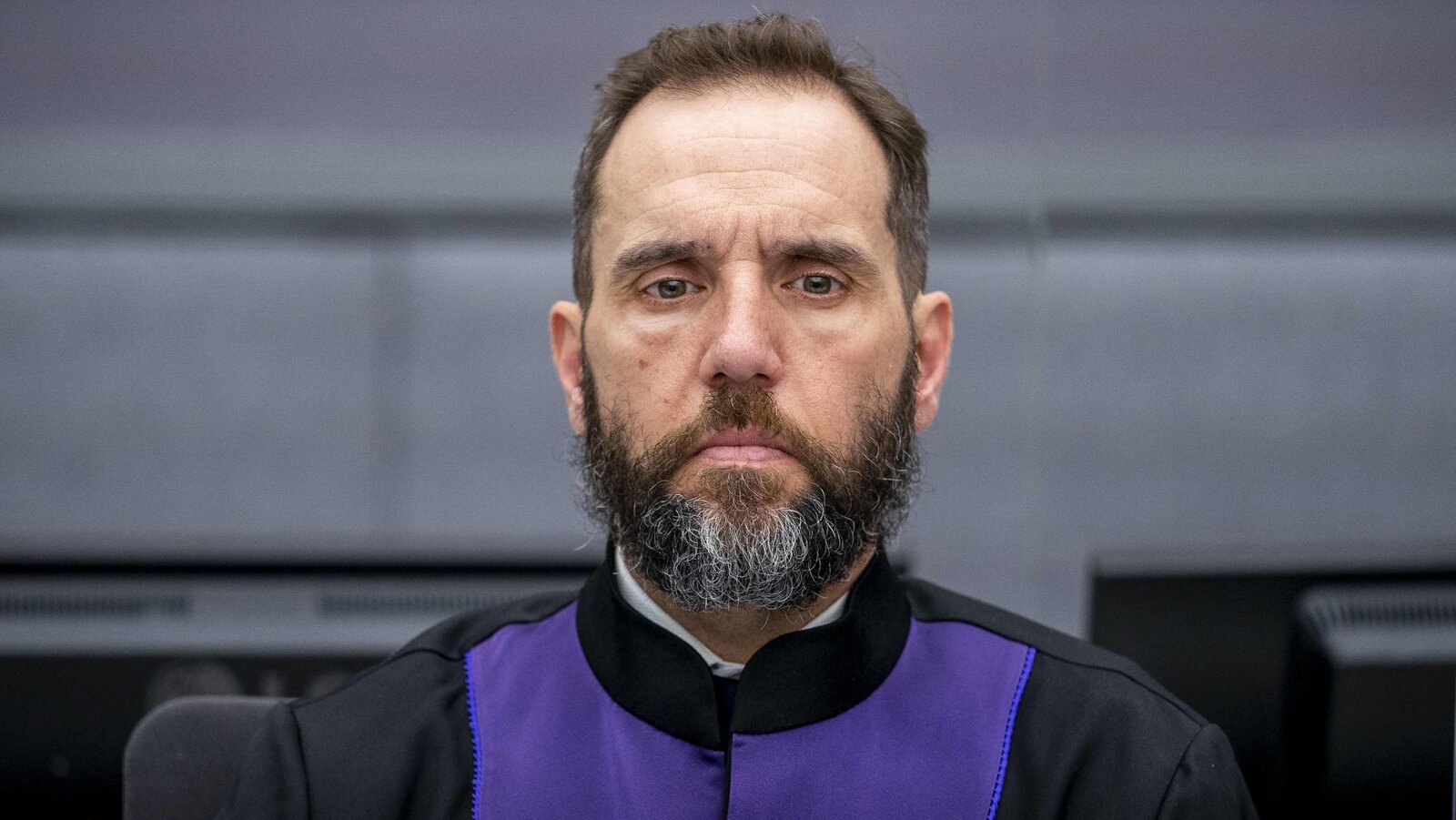 FBI zbulon se Jack Smith pagoi  dëshmitarë  kundër Trumpit   ngjashëm akuzohet se bëri kundër UÇK së