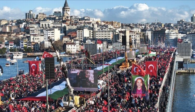 Stamboll, marshimi pro-Palestinë bashkon rreth 400 grupe në Urën e Gallatës në ditën e vitit të ri