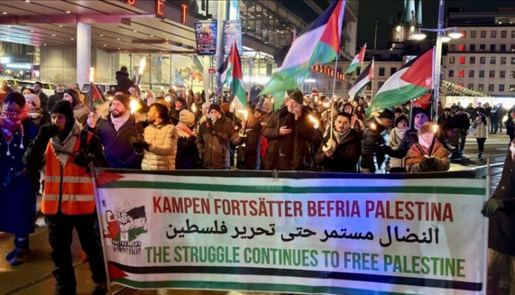 Suedi, anulohen festimet e vitit të ri dhe mbahet protestë në mbështetje të Palestinës