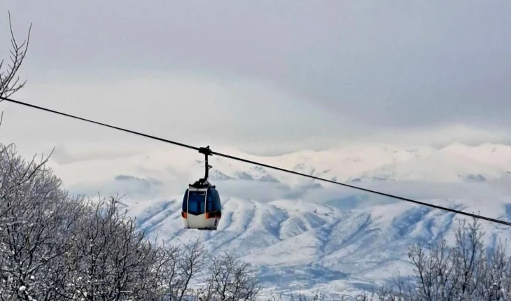Teleferiku në Vodno nuk punon për shkak të erës së fuqishme