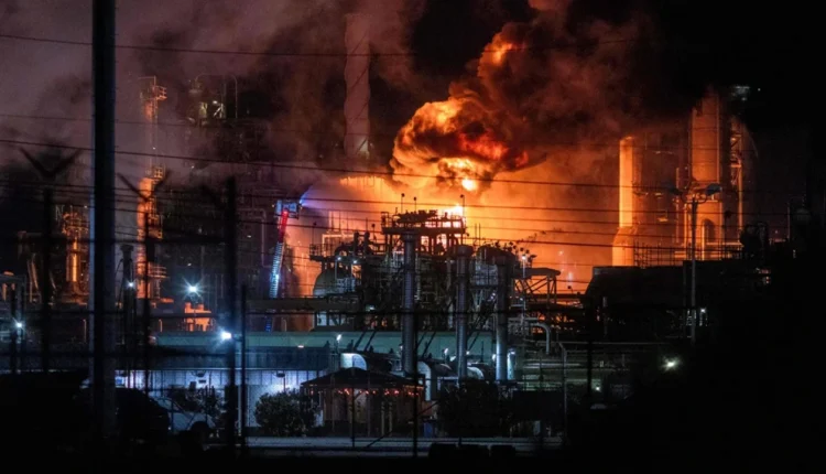 Shpërthim i fuqishëm në një rafineri në Turqi (VIDEO)