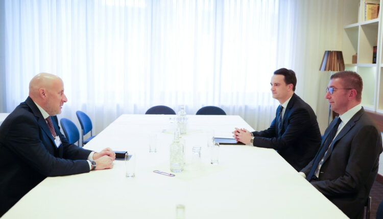 Mickoski nga Davosi: Mbi 100 milionë euro investime për operatorin e tretë mobil në Maqedoni