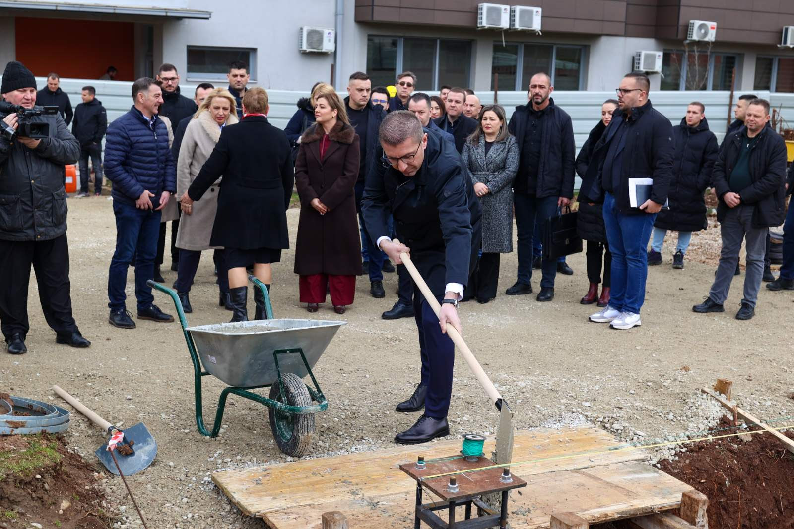 Mickoski nga Gazi Baba  Po e realizojmë atë që ua kemi premtuar qytetarëve  u vendos gurthemeli i sallës së re sportive në SHFK  Grigor Prliçev 