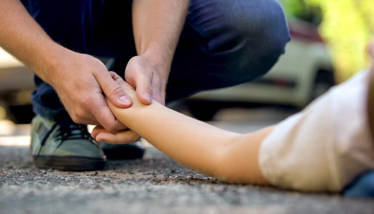 E dhimbshme: 70 vjeçari vdes disa ditë pasi u godit nga vetura