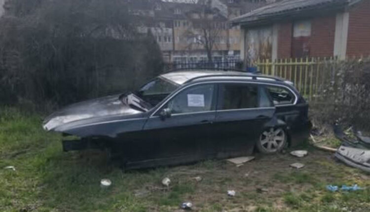 Automjetet e braktisura largohen nga rrugët e Tetovës