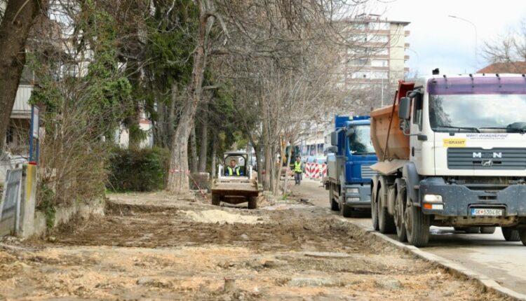 Filloi rikonstruimi i rrugës “Ferid Murat” në Çair, premtime të reja edhe për zgjerimin e rrugës “Cvetan Dimov”