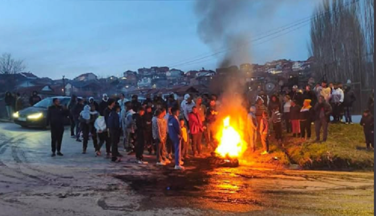 Protestë edhe në Koçan, qytetarët revoltohen pasi policia u ka konfiskuar automjetet