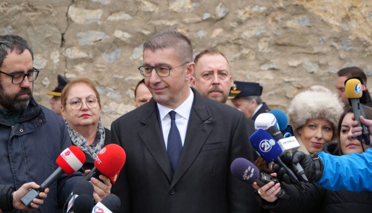 Mickoski: Pres të dalin nga përqafimi partiak ata pak njerëz në udhëheqësinë e Lidhjes së Sindikatave dhe të merren vesh me Qeverinë në interes të nëpunësve administrativë