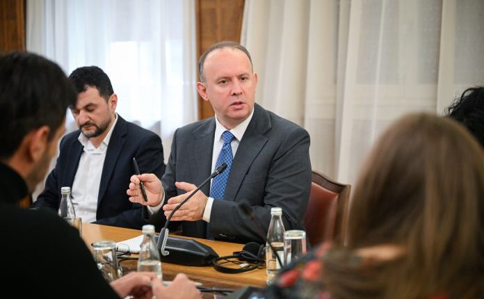 Gashi: SHBA na sheh si shembull pozitiv