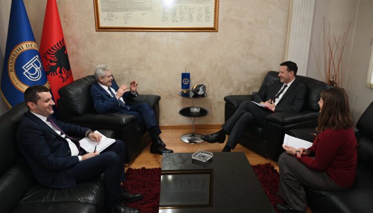 Ali Ahmeti priti në takim ambasadorin e Suedisë