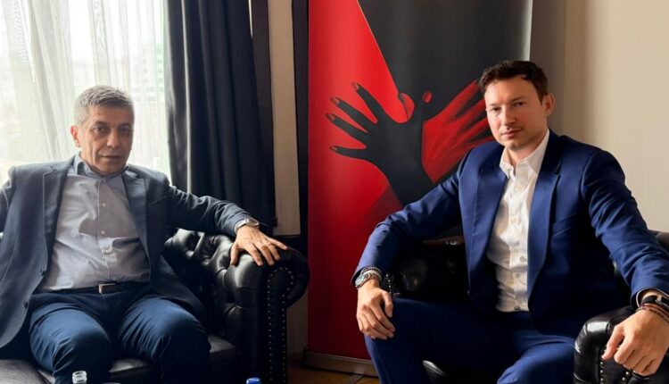 Ambasadori i Shqipërisë Meidani takohet me Izet Mexhitin