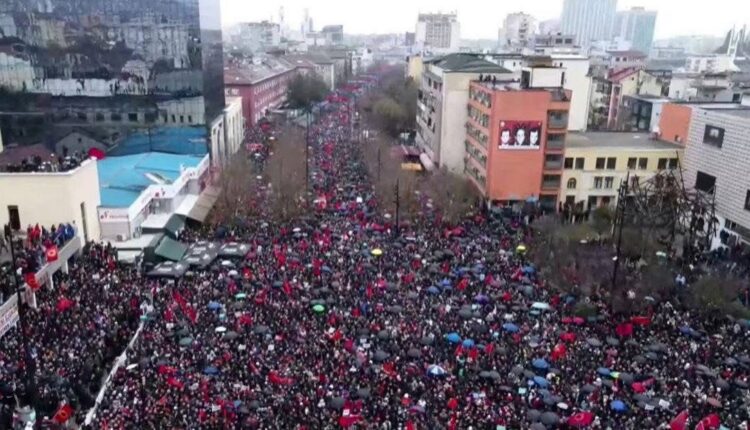 Liria Ka Emër: Mbi 130 mijë qytetarë në marshin “Drejtësi, jo politikë” – marshimi më i madh në historinë e Kosovës së lirë