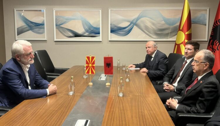 Menduh Thaçi takohet me presidentin e Shqipërisë Bajram Begajn