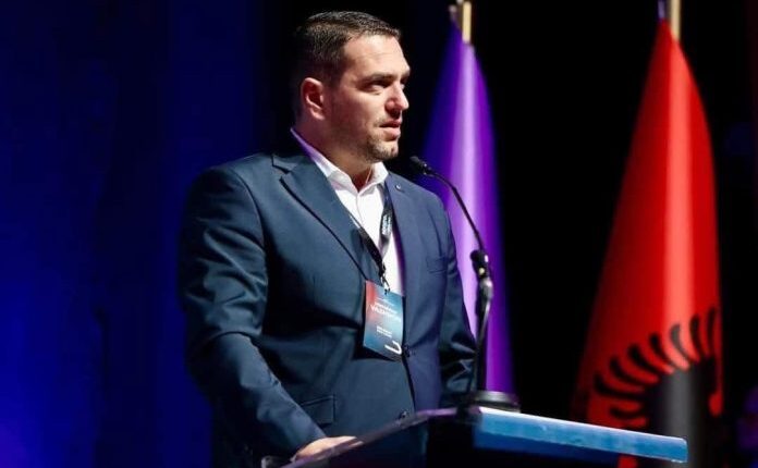 Gadaf Uzairi largohet nga ASH-Taravari: Rruga ime përfundon këtu, por zemra ime mbetet me ju