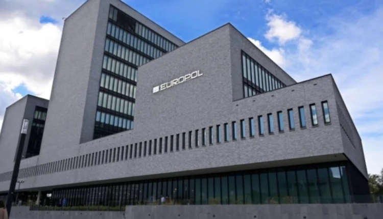 Europol konfiskon kartëmonedha të falsifikuara në vlerë prej 1,2 miliardë eurosh, në cak dhe vendet e Ballkanit