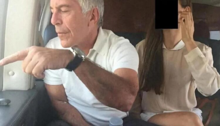 Skandali tronditi SHBA-në, identifikohen disa prej viktimave të Epstein – Ministria e Drejtësisë heq mijëra dokumente nga qarkullimi