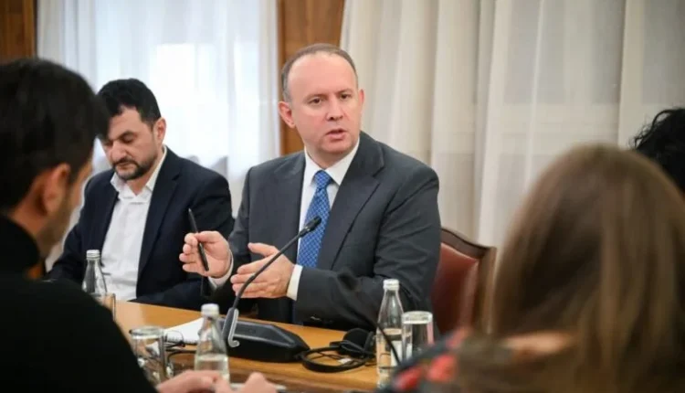 Gashi: U mbajt brifingu javor me gazetarët, fokus në agjendën e Kuvendit dhe prioritetet e ardhshme