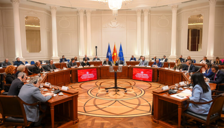 Qeveria: Nuk e dimë kë priste Trendafilov në sallën e zbrazët, takimi midis kryeministrit Mickoski dhe përfaqësuesve të SPOGJSH është caktuar për të enjten