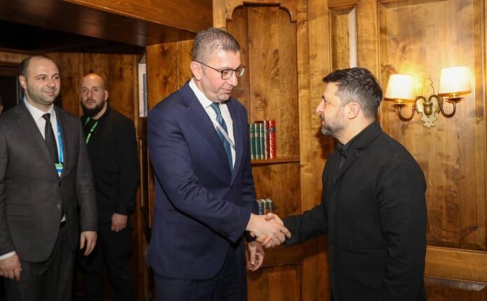 Mickoski takon Zelenskyn në Mynih: Paqja kërkon drejtësi dhe unitet evropian