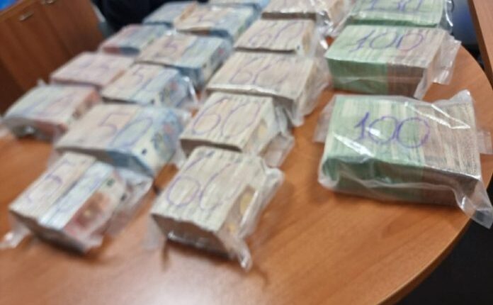 U kapën me 1 milion euro cash, Gjykata në Prishtinë i lë të lirë tre të dyshuarit