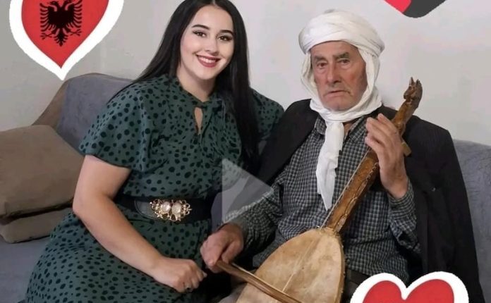 Elma – një vajzë tjetër nga Sanxhaku krenare për rrënjët shqiptare