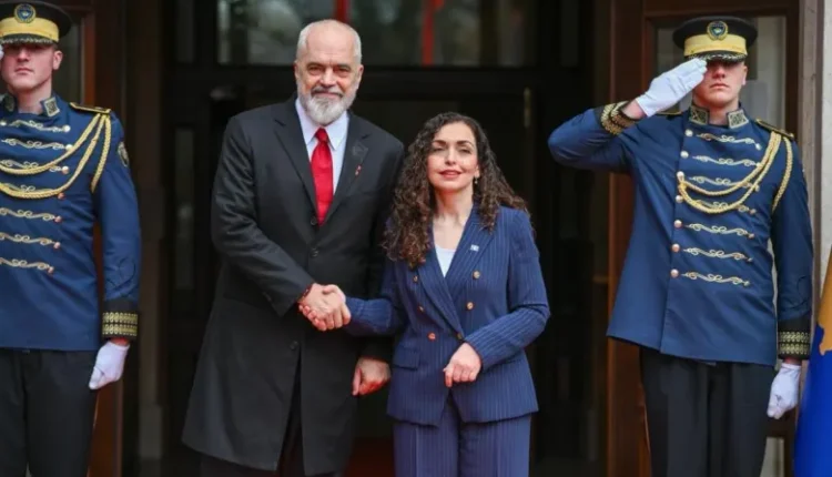 Takohet Edi Rama me presidenten e Kosovës Vjosa Osmanin