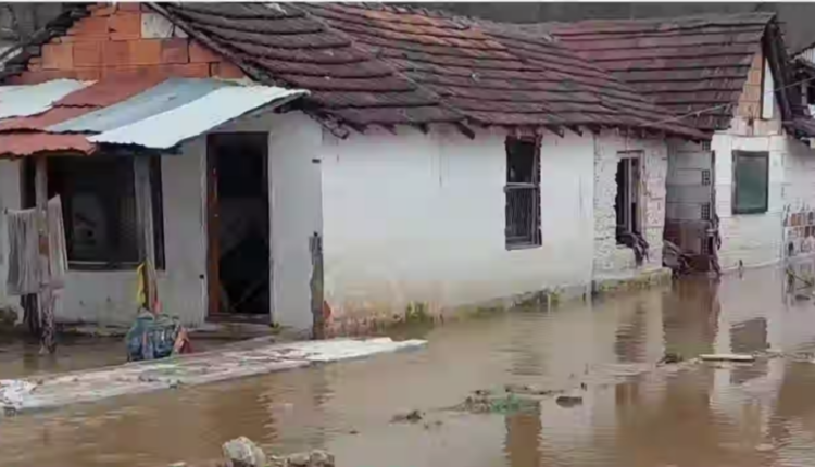 Kërçova nën ujë për të tretën ditë! 63 familje të evakuuara, Prilepska në gjendje katastrofale