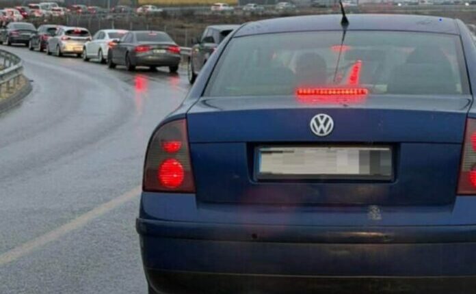 Kolona të gjata nga Maqedonia e Veriut për hyrje në Kosovë, pritje deri në një orë