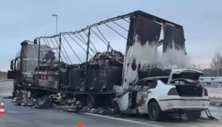 Një 25-vjeçar lëndohet rëndë, dy automjete digjen plotësisht, MPB jep detaje për aksidentin tmerrues në autostradën Shkup-Kumanovë